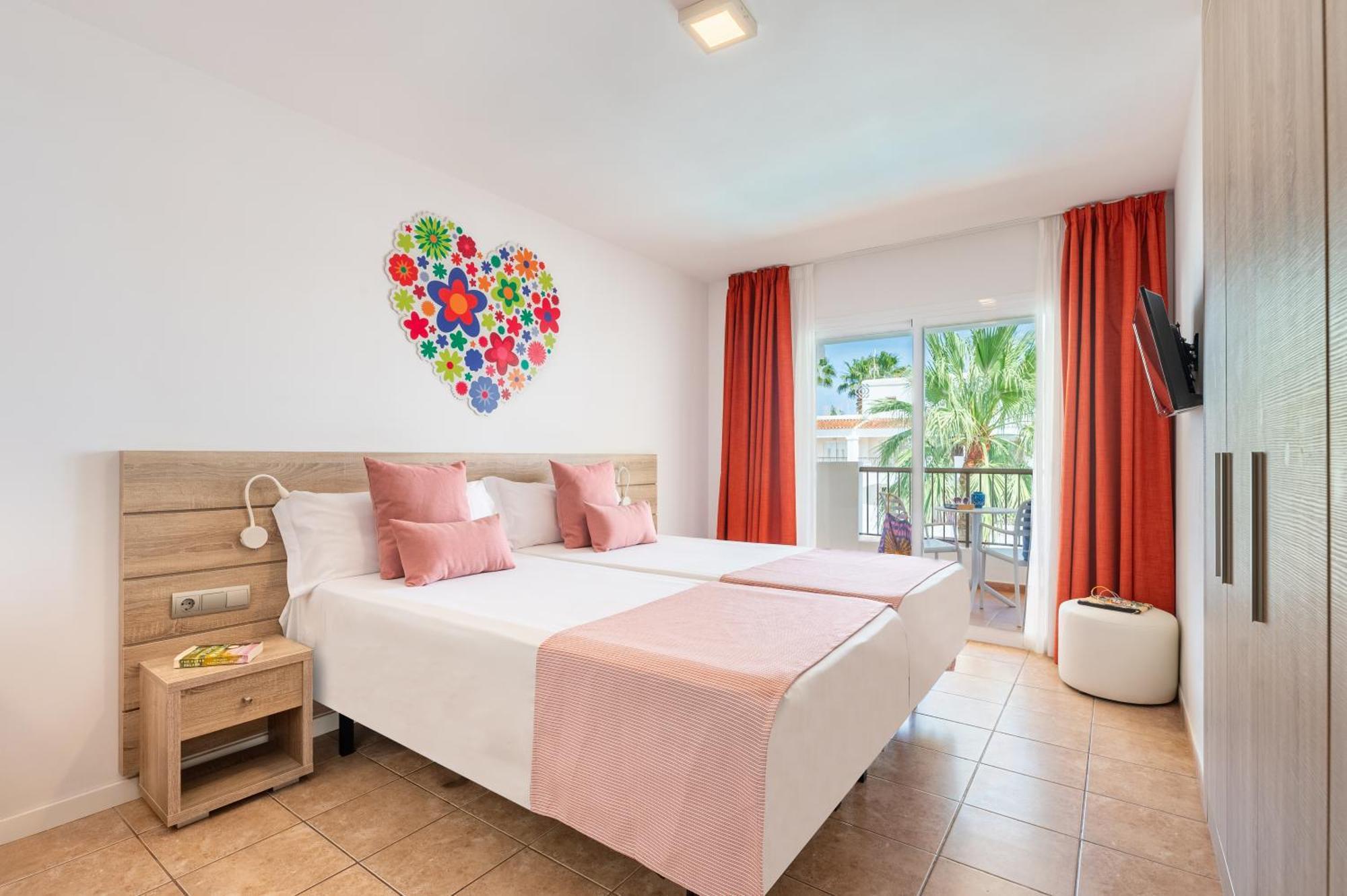 Hotel Vibra Bossa Flow - Adults Only Playa d'en Bossa Dış mekan fotoğraf